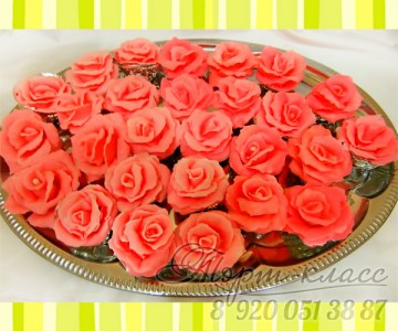 Розы для свадебного торта